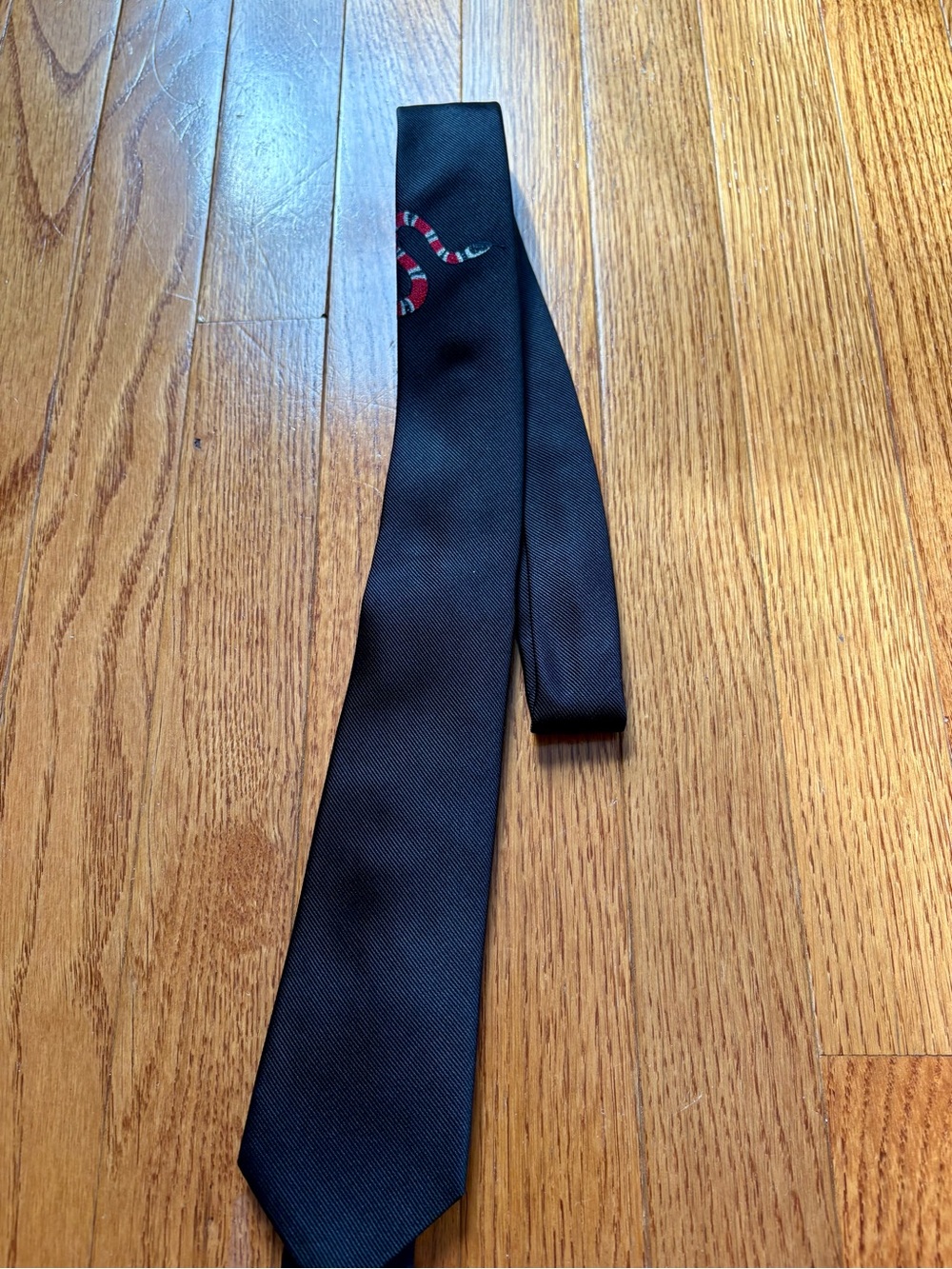 Gucci Men’s Black Silk Tie with Red White Iconic Kingsnake Motif